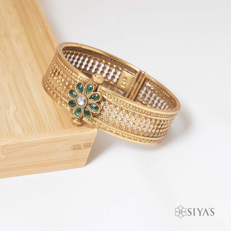 Intricated kada with green stone flower