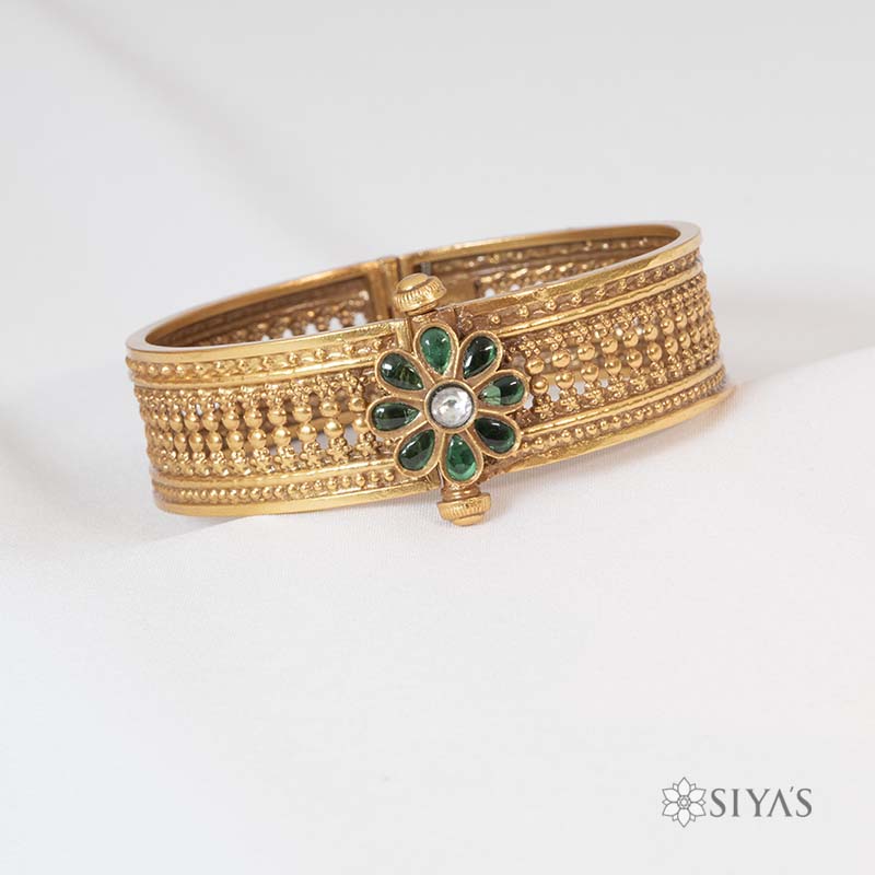 Intricated kada with green stone flower