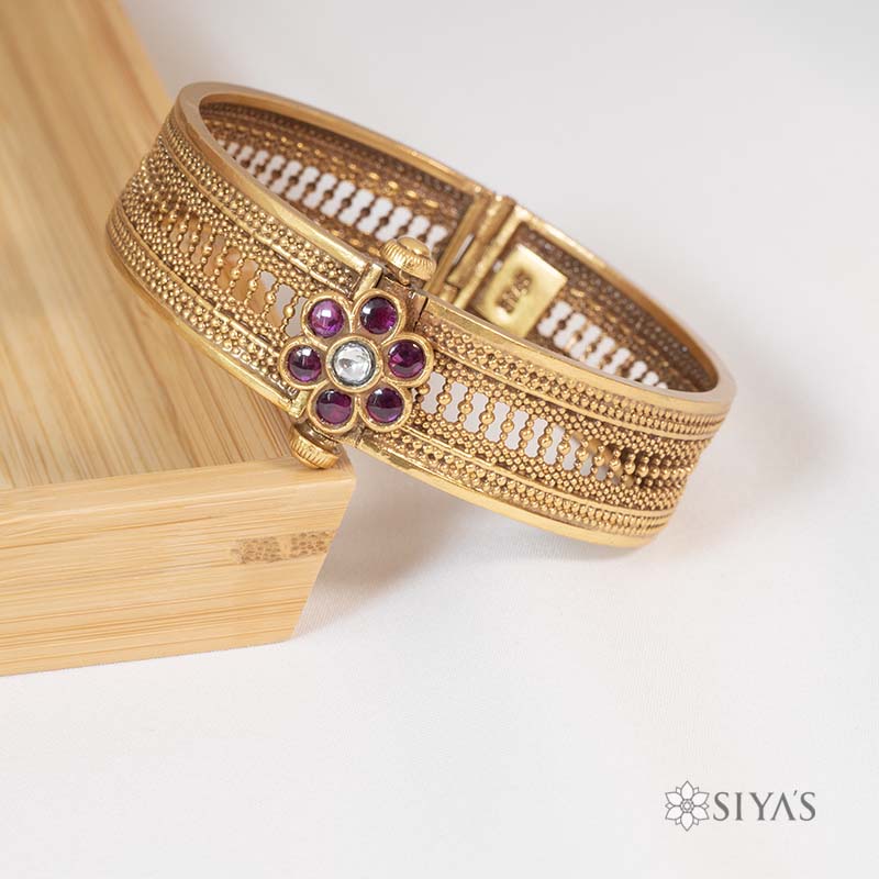 Intricated kada with red stone flower