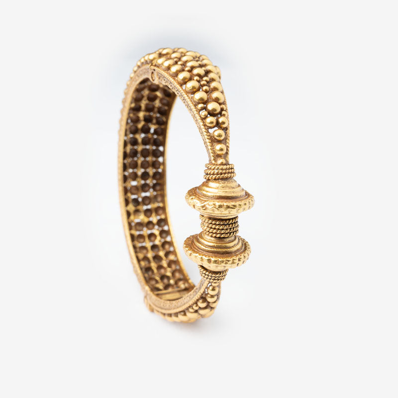 Gold clustered kada