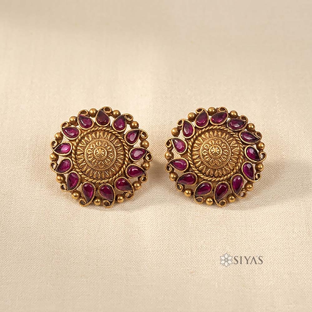 Mango stone studs