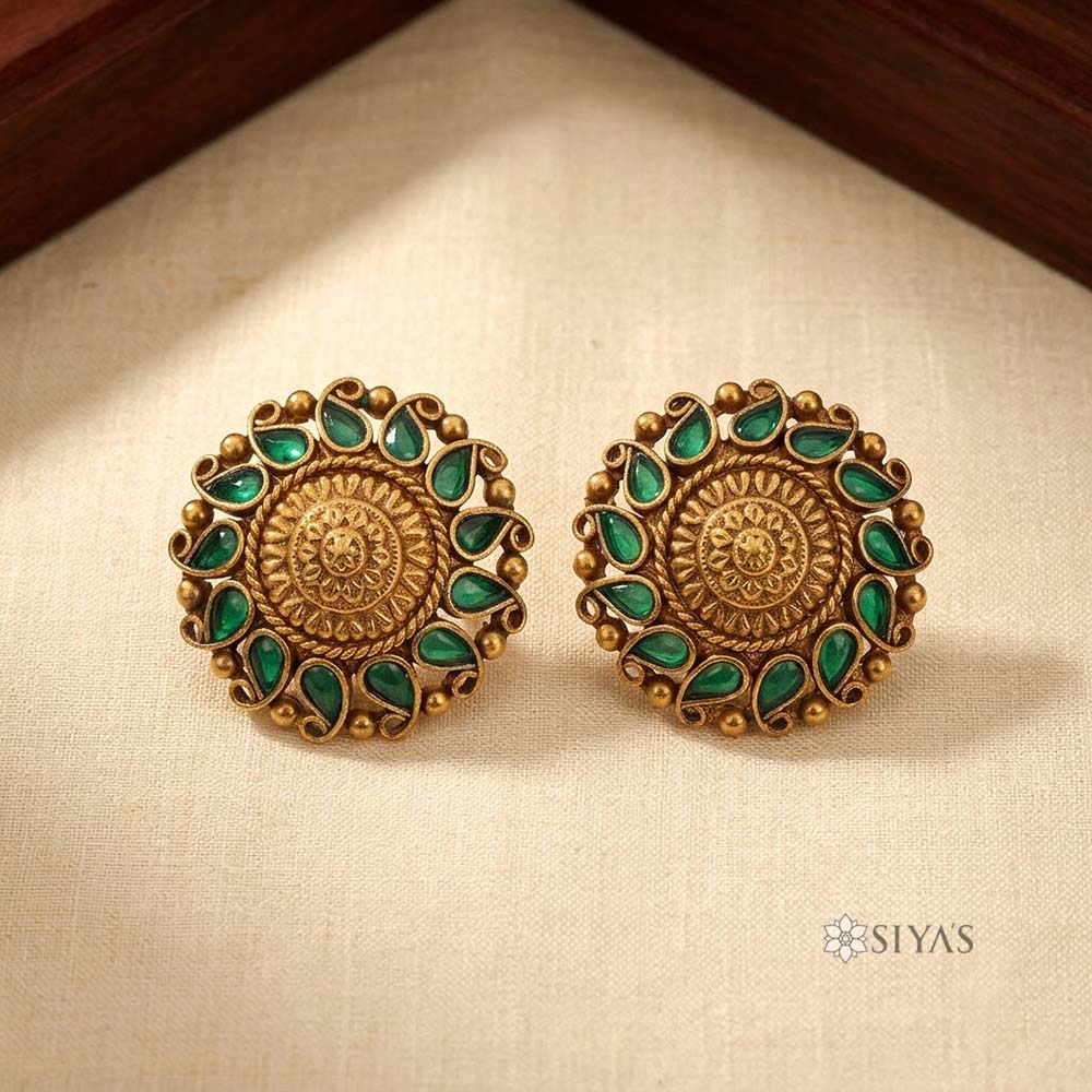 Mango stone studs
