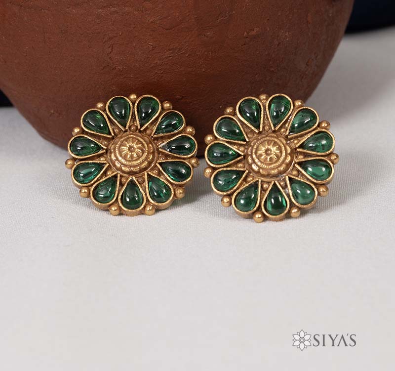 Elegant  green stone earring