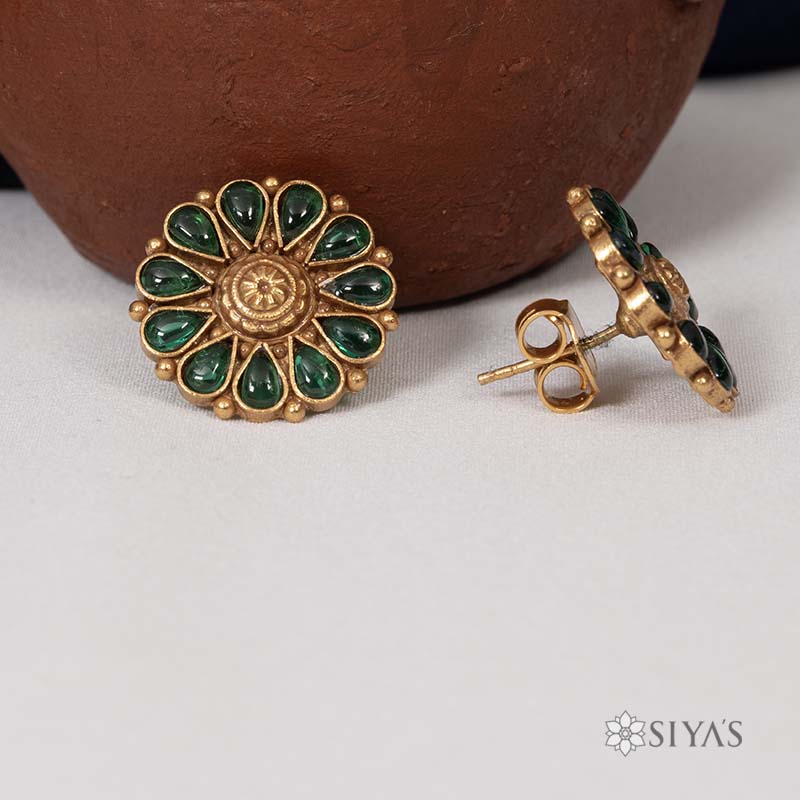 Elegant  green stone earring