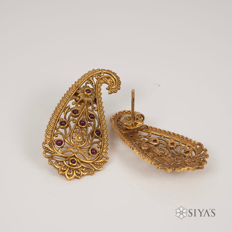 Intricated mango earring