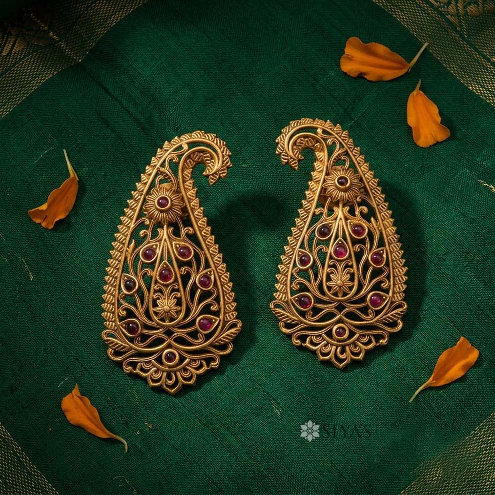 Intricated mango earring