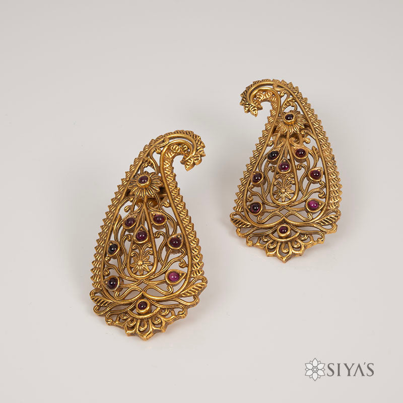 Intricated mango earring