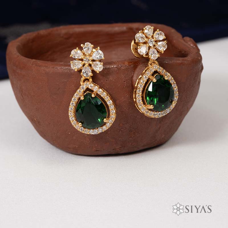 Stunning emerald drop earring