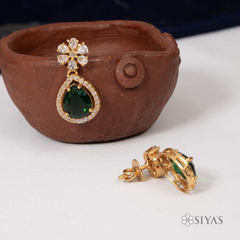 Stunning emerald drop earring