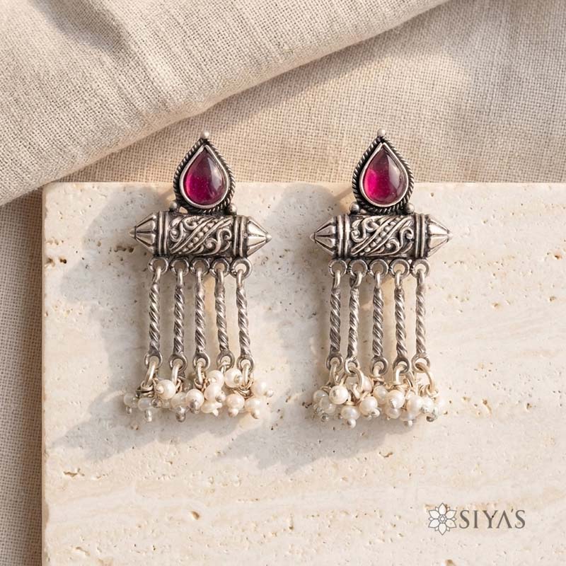 Red stone drop with vertical pearl drop