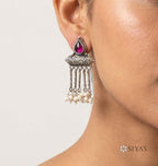 Red stone drop with vertical pearl drop