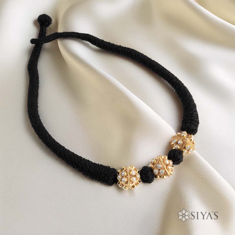 Black thread pearl gundu choker