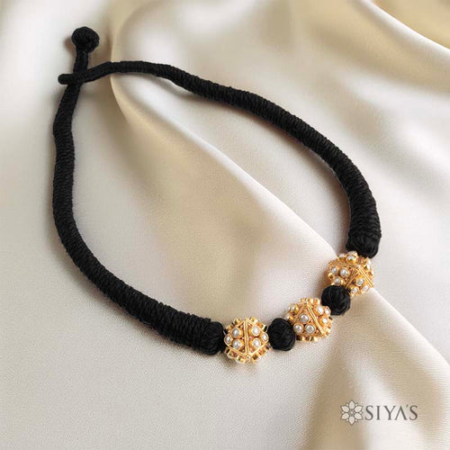 Black thread pearl gundu choker