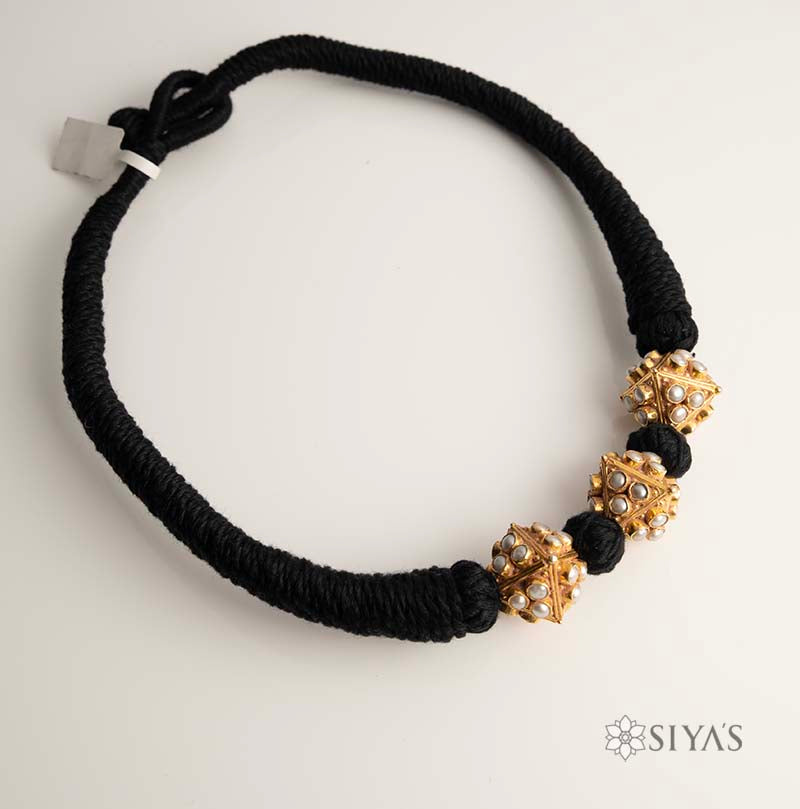 Black thread pearl gundu choker