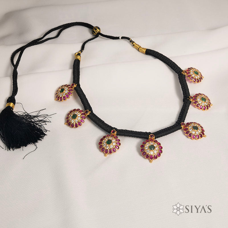 Black thread classic necklace