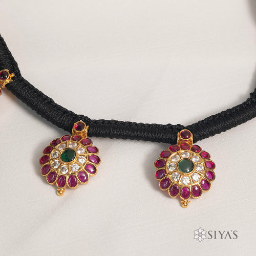 Black thread classic necklace