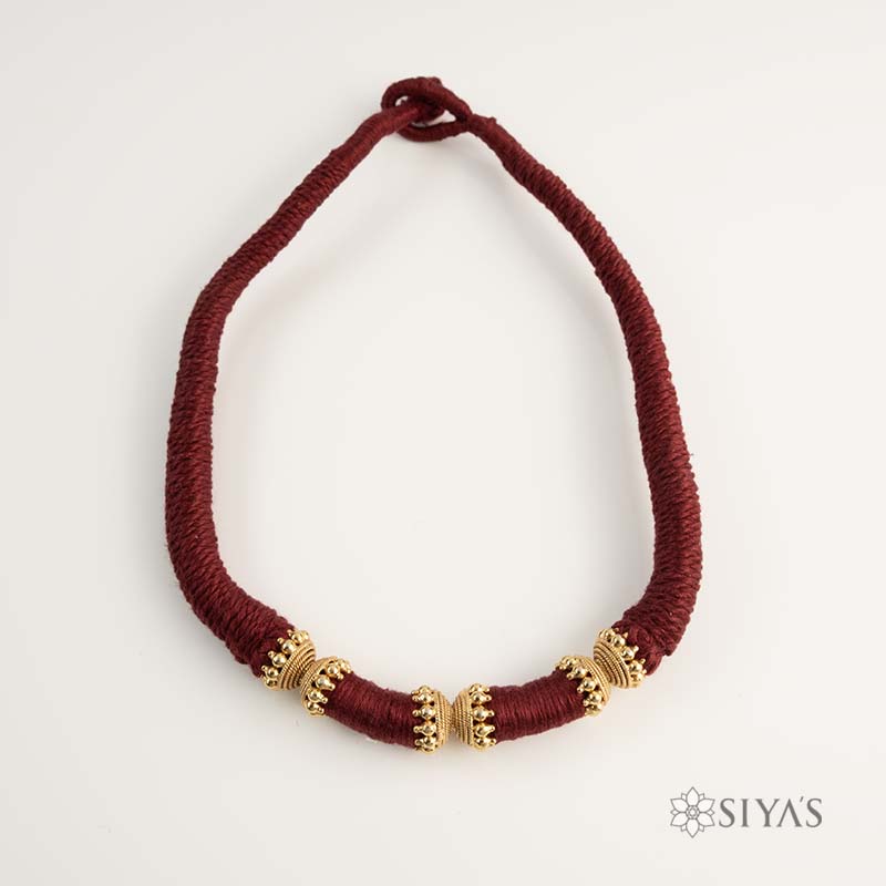 Red thread with gold semi Gundu