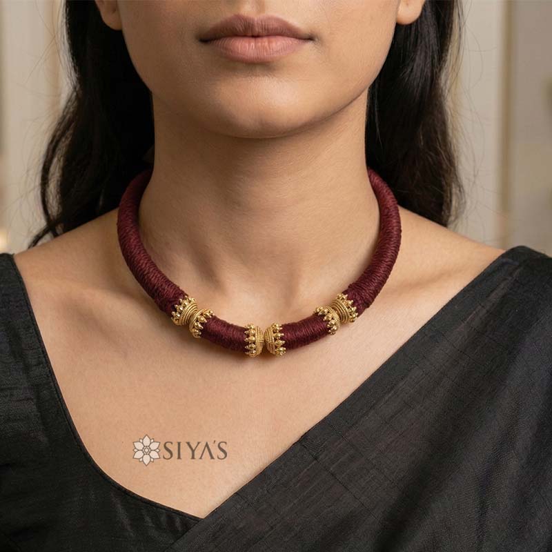 Red thread with gold semi Gundu