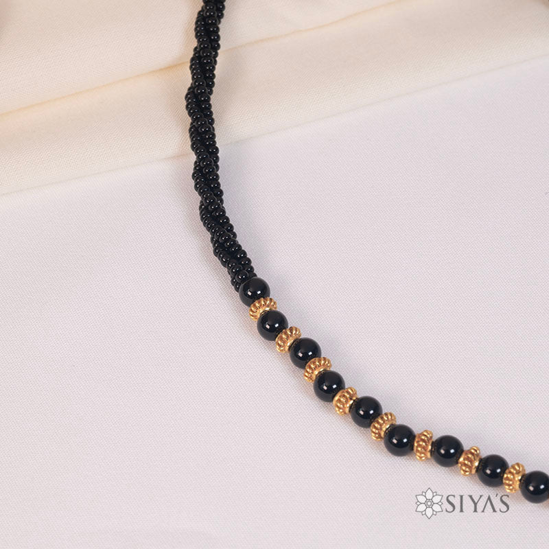Black and gold beads chain