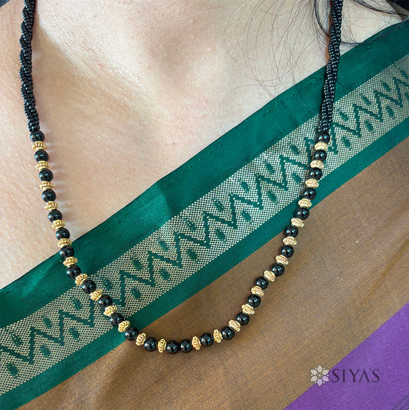 Black and gold beads chain