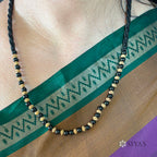 Black and gold beads chain