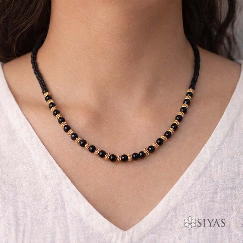 Black and gold beads chain