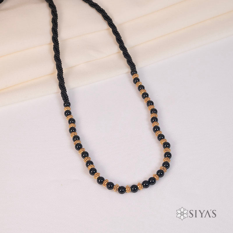 Black and gold beads chain