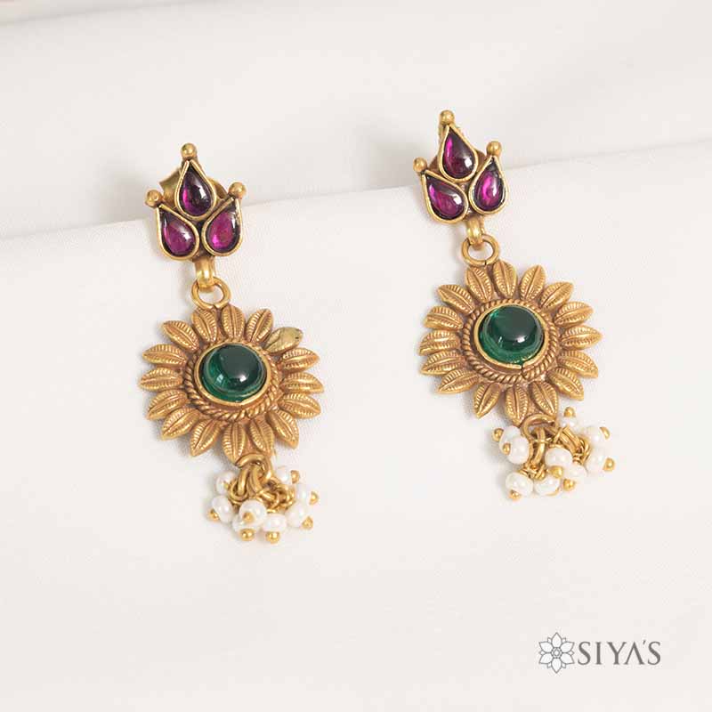 Antique flower pendant chain