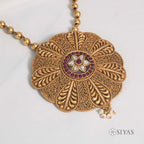 Intricated design pendant chain