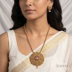 Intricated design pendant chain