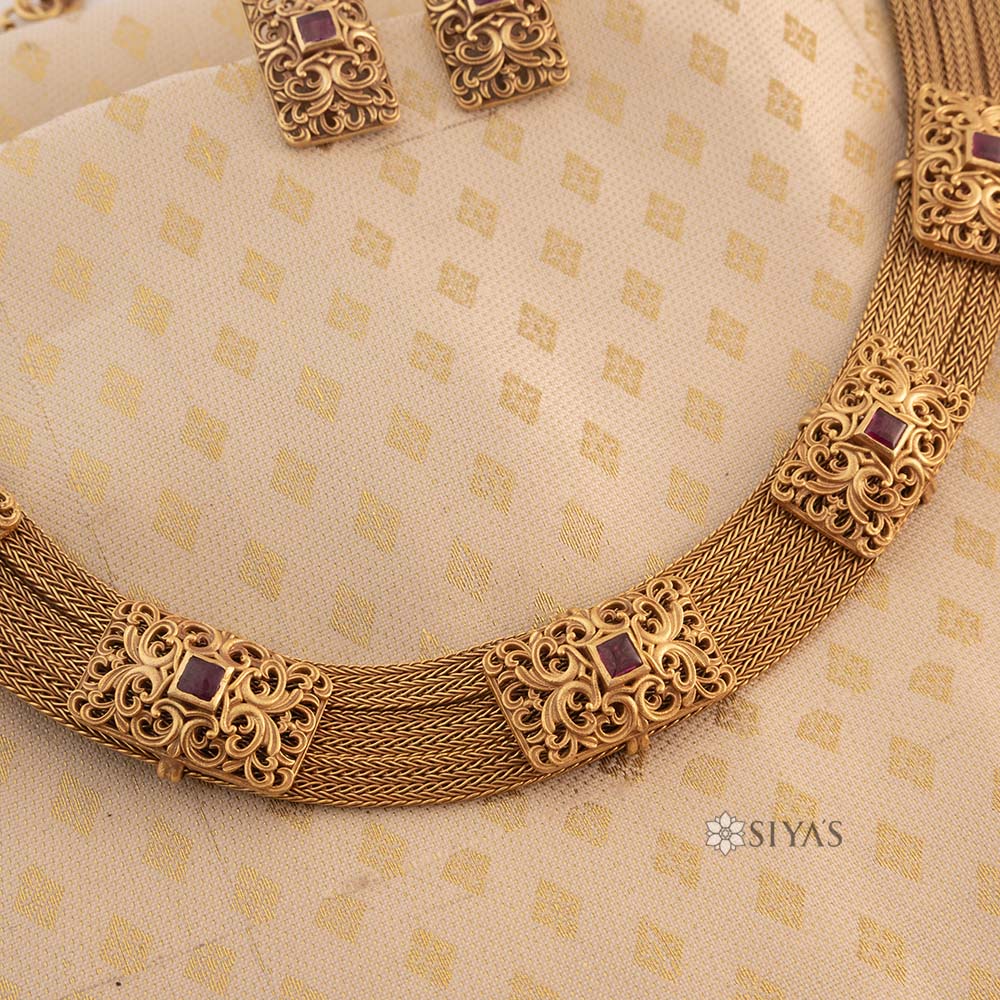 Statement necklace