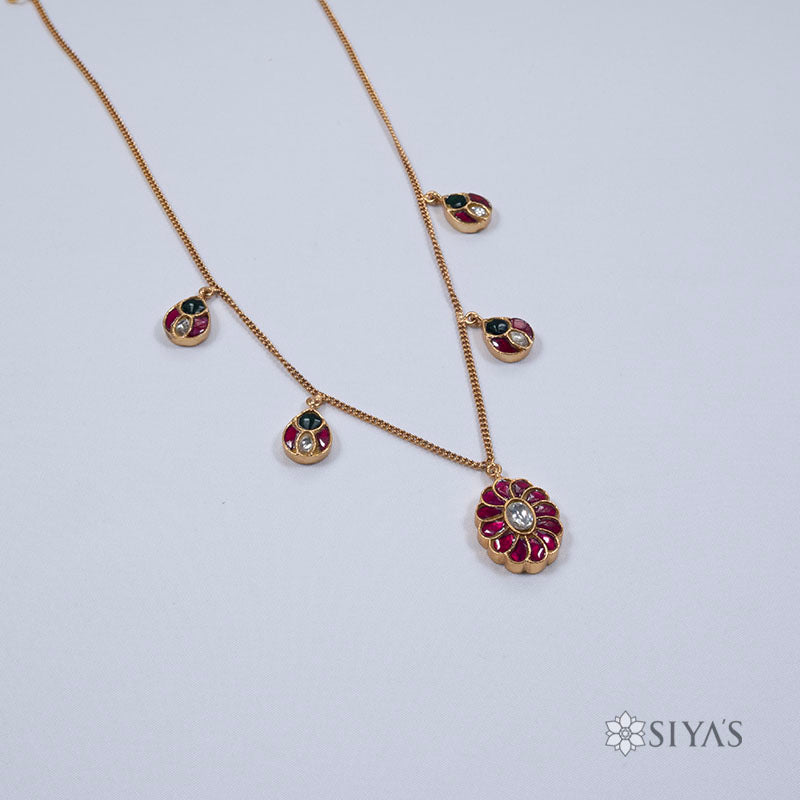Kundan pendant chain with drops