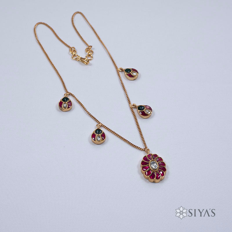 Kundan pendant chain with drops