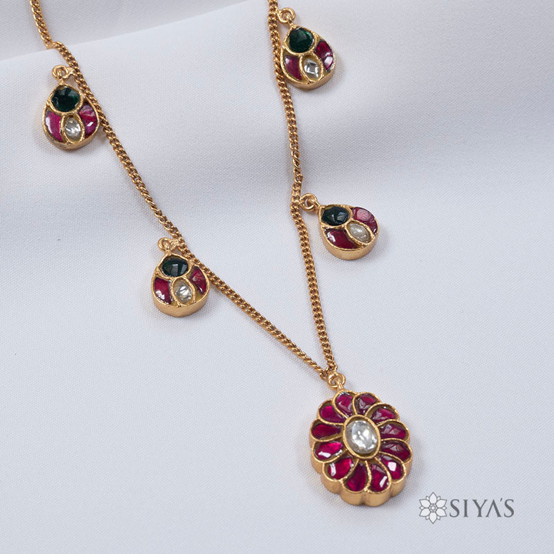 Kundan pendant chain with drops
