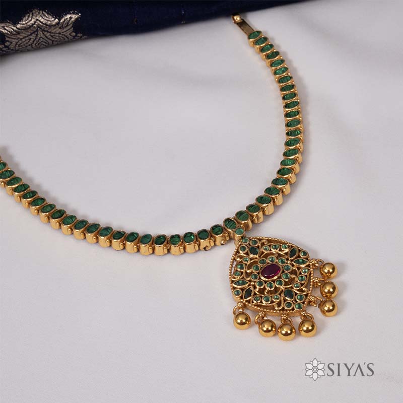 Reversible red and green stone necklace