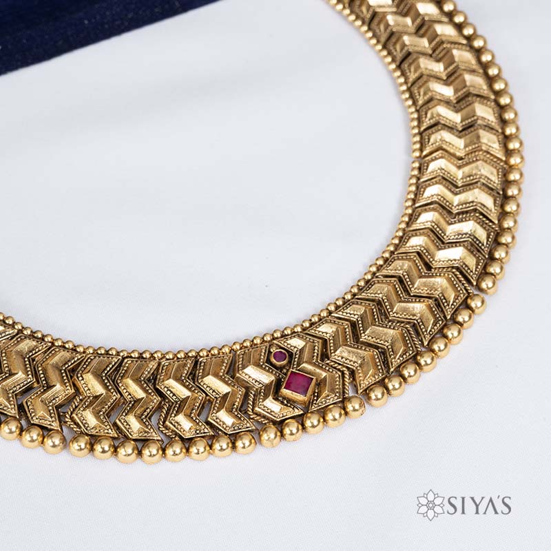 Statement neckpiece