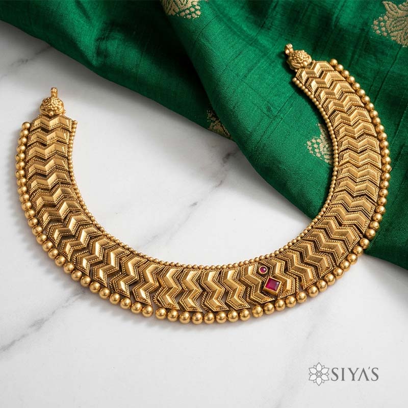 Statement neckpiece