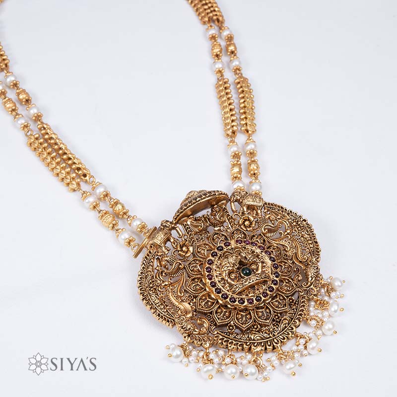 2-layered chain with antique pendant
