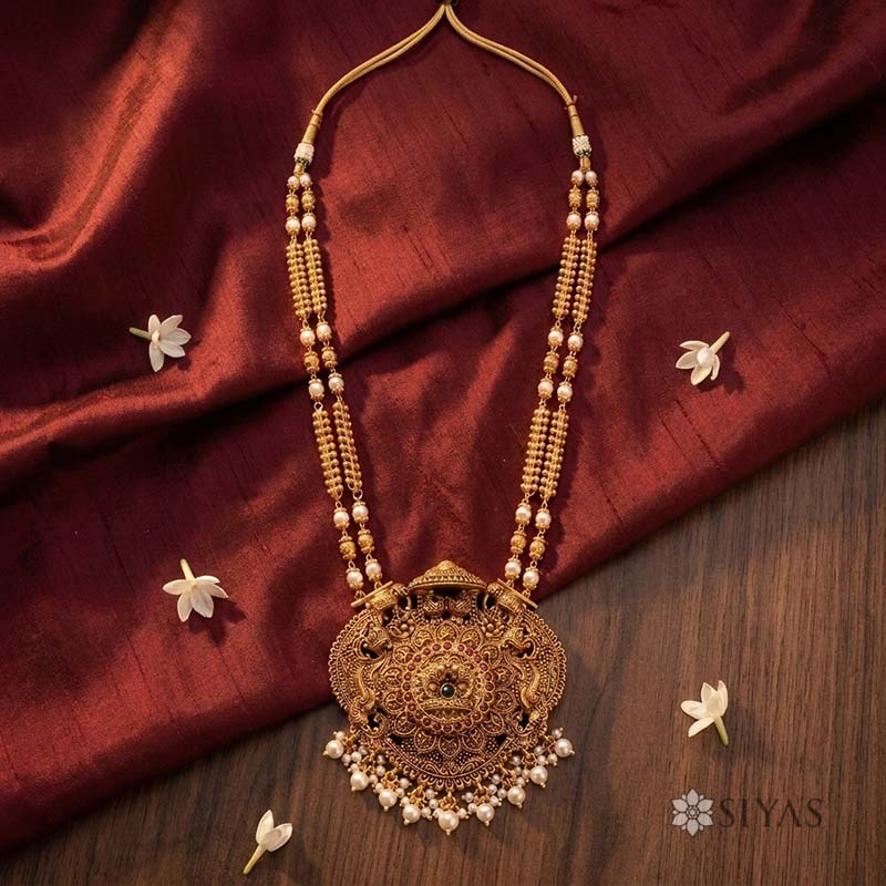 2-layered chain with antique pendant