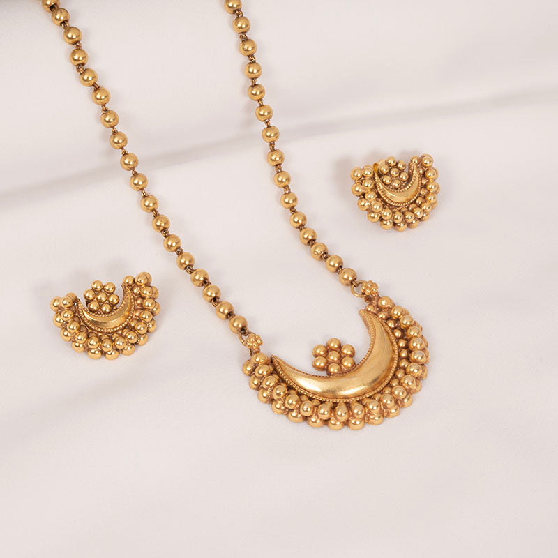 Moon shaped gold clusters with earring