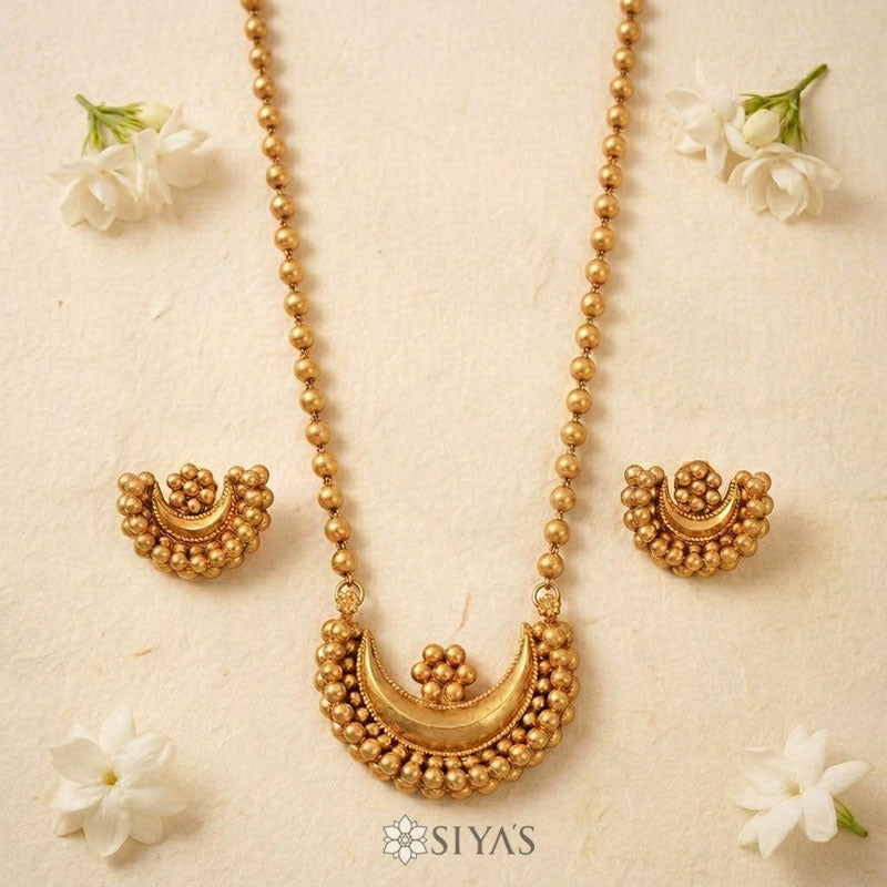 Moon shaped gold clusters with earring