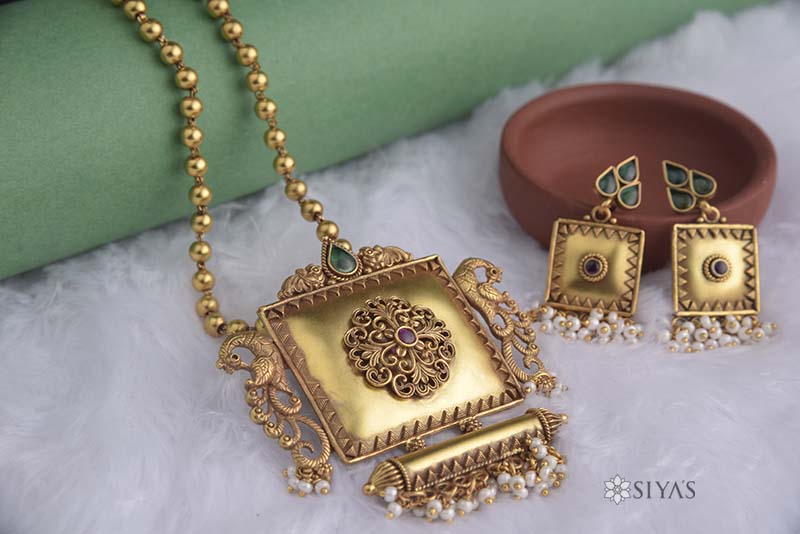Square pendant  long chain