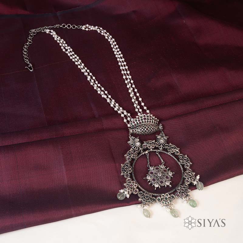 Pearl chain with round ruby pendant