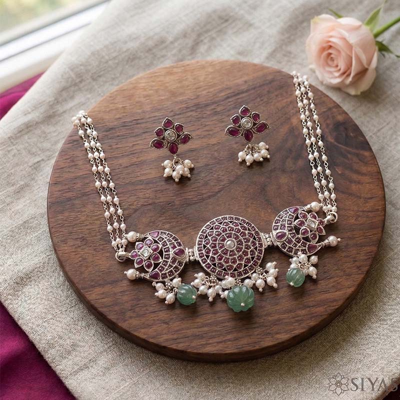 Red stone circle choker