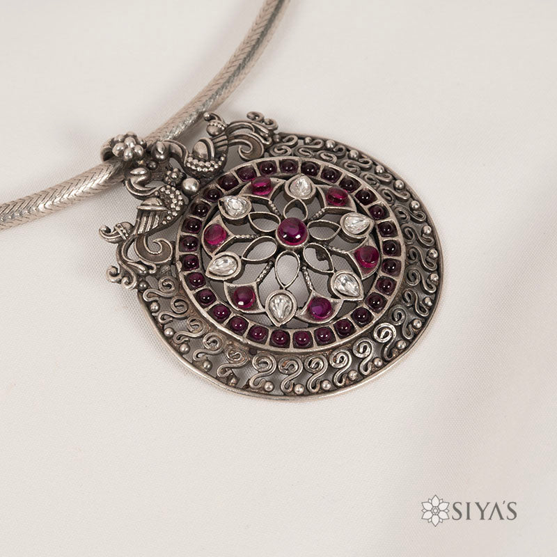 Kundan pendant and studs