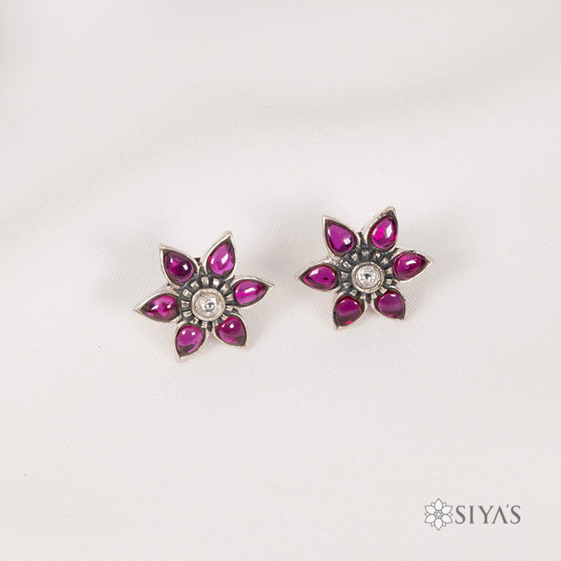Kundan pendant and studs