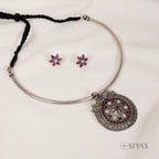 Kundan pendant and studs