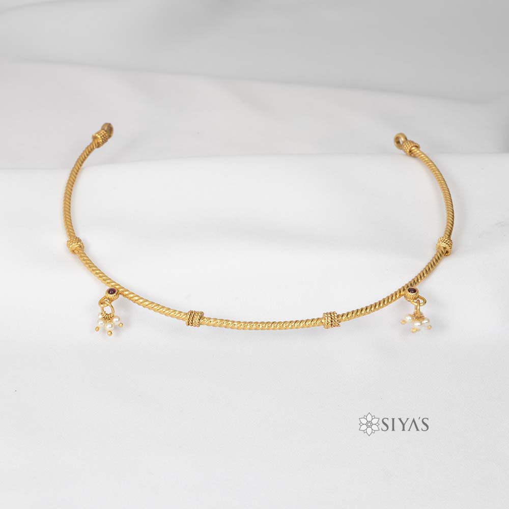 Hasli with pearls