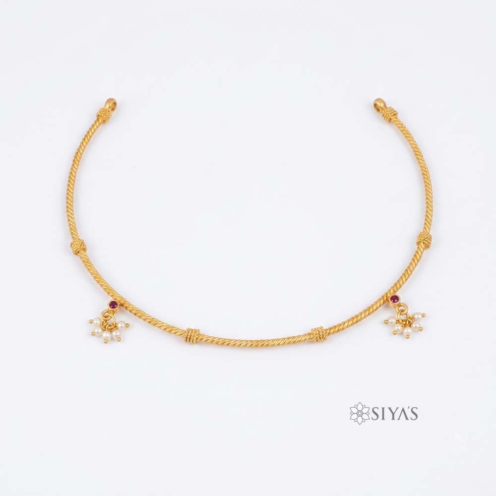Hasli with pearls