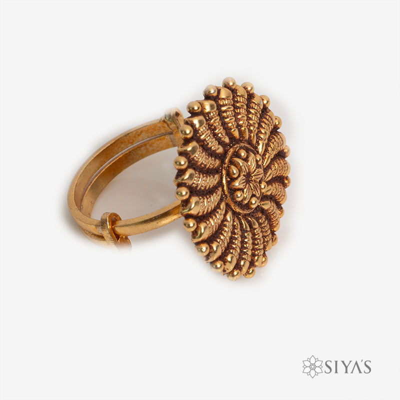 Golden star ring